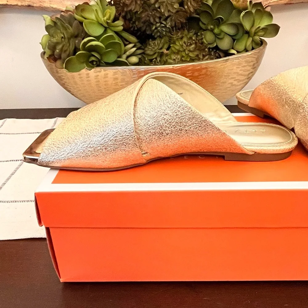 Katy Perry Collection Gold Metallic Slides Size 7.5 Stunning Summer Sandal NIB